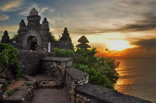 Uluwatu Temple Sunset and Kecak Fire Dance