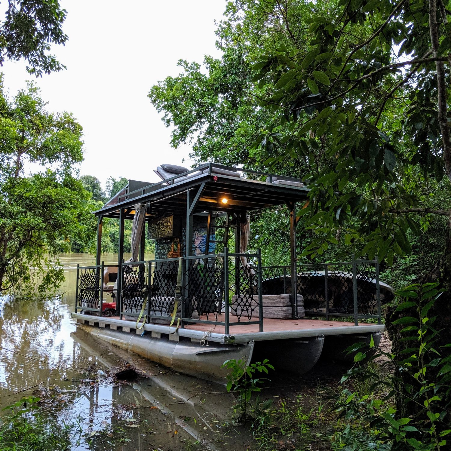 Extraordinary luxury tent in the Cambodian jungle